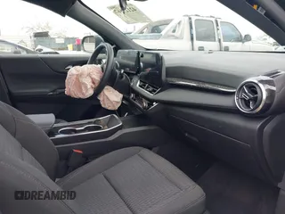2025 Chevrolet Equinox FWD LT with VIN 3GNAXHEG5SL188502, listed as a IAAI auction lot 42127167 with 2,530 mi miles and . Bid and sale history available at DreamBid. Image 5.