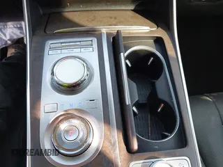 2024 Genesis GV80 z VIN KMUHCESC6RU160904, wystawiony jako IAAI lot #40675389 z przebiegiem 6 984 mil mil oraz . Historia ofert i sprzedaży dostępna na DreamBid. Obrazek 19.