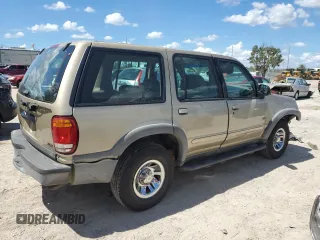 2000 Ford Explorer z VIN 1FMDU62X4YZA34304, wystawiony jako Copart lot #72740164 z przebiegiem 222 547 mil mil oraz Szkoda całkowita • Salvage title. Historia ofert i sprzedaży dostępna na DreamBid. Obrazek 3.
