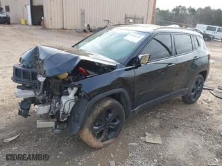 2019 Jeep Compass Latitude with VIN 3C4NJDBB4KT696358, listed as a IAAI auction lot 41511713 with 83,196 mi miles. Bid and sale history available at carsss.com. Image 17.