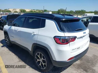2024 Jeep Compass Limited с VIN 3C4NJDCN1RT142729, выставлен на аукционе IAAI как лот 42011879 с пробегом 8 693 миль миль и . История ставок и продаж доступна на DreamBid. Изображение 3.