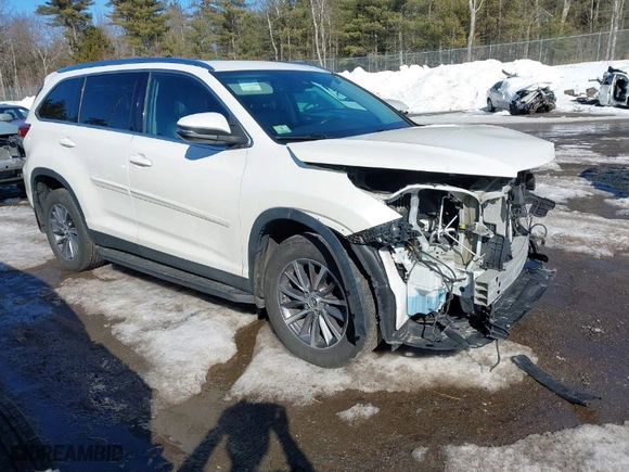 2019 Toyota Highlander SE with VIN 5TDJZRFH2KS623101, listed as a IAAI auction lot 41676210 with 65,697 mi miles. Bid and sale history available at carsss.com. Image 1.