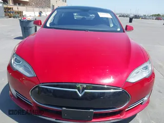 2014 Tesla Model S 60 with VIN 5YJSA1S11EFP33278, listed as a IAAI auction lot 42441781 with Not provided miles and . Bid and sale history available at DreamBid. Image 12.