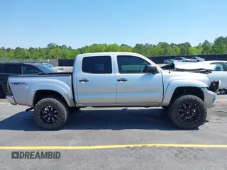2013 Toyota Tacoma PreRunner z VIN 5TFJU4GN6DX032952, wystawiony jako IAAI lot #42001014 z przebiegiem 152 755 mil mil oraz . Historia ofert i sprzedaży dostępna na DreamBid. Obrazek 13.