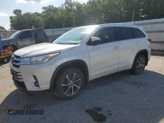 2017 Toyota Highlander XLE with VIN 5TDJZRFHXHS444894, listed as a Copart auction lot 61237735 with 151,073 mi miles and Salvage title. Bid and sale history available at DreamBid. Image 1.