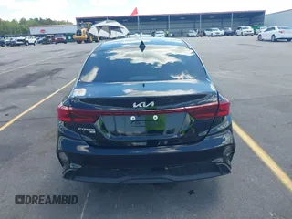 2024 Kia Forte LXS z VIN 3KPF24AD0RE823688, wystawiony jako IAAI lot #42253533 z przebiegiem 16 471 mil mil oraz . Historia ofert i sprzedaży dostępna na DreamBid. Obrazek 16.