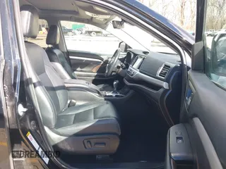 2018 Toyota Highlander SE with VIN 5TDJZRFH0JS533976, listed as a IAAI auction lot 41820619 with 131,015 mi miles and . Bid and sale history available at DreamBid. Image 5.