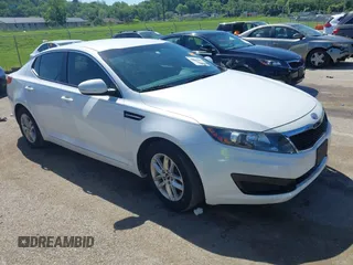 2011 Kia Optima LX z VIN KNAGM4A77B5152866, wystawiony jako IAAI lot #42280283 z przebiegiem 195 242 mil mil oraz . Historia ofert i sprzedaży dostępna na DreamBid. Obrazek 1.