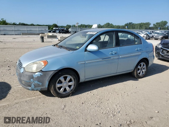 2006 Hyundai Accent GLS z VIN KMHCN46C56U050963, wystawiony jako Copart lot #60979955 z przebiegiem Nie podano mil oraz Czysty tytuł • Clean title. Historia ofert i sprzedaży dostępna na DreamBid. Obrazek 1.