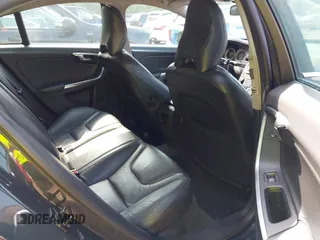 2013 Volvo S60 T5 Premier z VIN YV1612FS8D2209602, wystawiony jako IAAI lot #42226472 z przebiegiem 161 889 mil mil oraz . Historia ofert i sprzedaży dostępna na DreamBid. Obrazek 8.