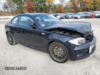 2013 BMW 1 Series 128i z VIN WBAUP9C57DVF46781, wystawiony jako Copart lot #77449004 z przebiegiem 98 551 mil mil oraz Czysty tytuł • Clean title. Historia ofert i sprzedaży dostępna na DreamBid. Obrazek 4.