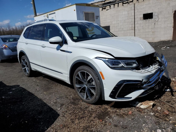 2022 Volkswagen Tiguan SEL R-Line with VIN 3VV4B7AXXNM096239, listed as a Copart auction lot 50471705 with 32,283 mi miles and Salvage Title. Bid and sale history available at carsss.com. Image 4.