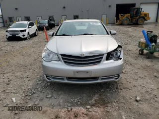 2010 Chrysler Sebring Limited z VIN 1C3CC5FB0AN233881, wystawiony jako Copart lot #58819005 z przebiegiem 162 152 mil mil oraz Nie do naprawy • Non repairable. Historia ofert i sprzedaży dostępna na DreamBid. Obrazek 5.