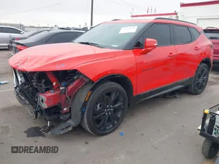 2021 Chevrolet Blazer RS z VIN 3GNKBKRS1MS555161, wystawiony jako IAAI lot #41544585 z przebiegiem 45 494 mil mil oraz . Historia ofert i sprzedaży dostępna na DreamBid. Obrazek 2.
