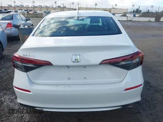 2025 Honda Civic Sport z VIN 2HGFE2F56SH564066, wystawiony jako IAAI lot #41764082 z przebiegiem 399 mil mil oraz . Historia ofert i sprzedaży dostępna na DreamBid. Obrazek 17.