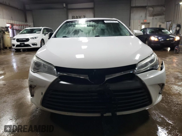 2017 Toyota Camry XLE z VIN 4T1BF1FK1HU325987, wystawiony jako Copart lot #87043914 z przebiegiem 107 307 mil mil oraz Szkoda całkowita • Salvage title. Historia ofert i sprzedaży dostępna na DreamBid. Obrazek 5.