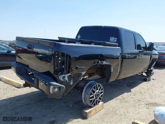 2011 Chevrolet Silverado 1500 LT with VIN 3GCPKSE37BG235632, listed as a IAAI auction lot 41827981 with 151,556 mi miles. Bid and sale history available at carsss.com. Image 4.