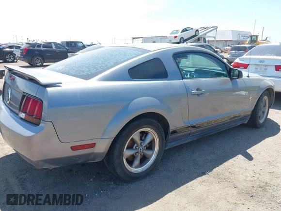 2006 Ford Mustang Standard with VIN 1ZVFT80N065224065, listed as a IAAI auction lot 42058487 with 211,640 mi miles. Bid and sale history available at carsss.com. Image 4.