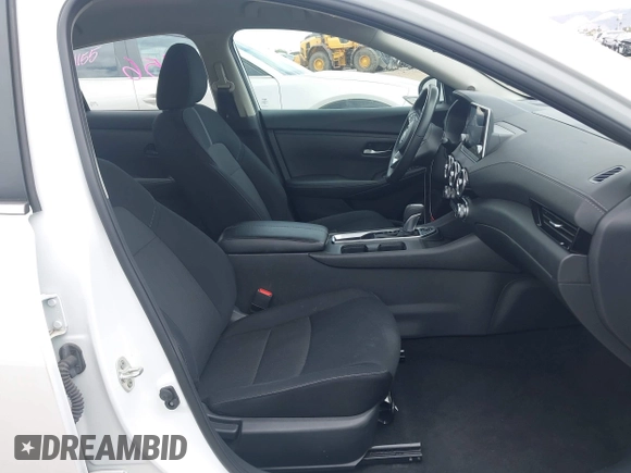 2024 Nissan Sentra SV with VIN 3N1AB8CV1RY209340, listed as a IAAI auction lot 42218326 with 29,163 mi miles and . Bid and sale history available at DreamBid. Image 5.