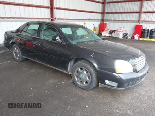 2001 Cadillac DeVille z VIN 1G6KD54Y41U251272, wystawiony jako IAAI lot #42446090 z przebiegiem 135 199 mil mil oraz . Historia ofert i sprzedaży dostępna na DreamBid. Obrazek 1.