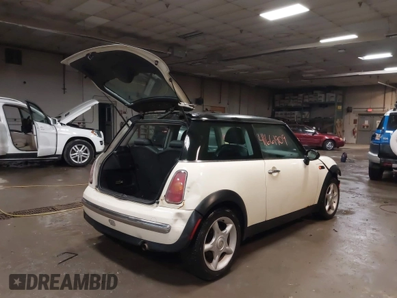 2004 MINI Hardtop with VIN WMWRC33404TC48963, listed as a IAAI auction lot 41661909 with 182,532 mi miles and . Bid and sale history available at DreamBid. Image 4.