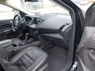 2018 Ford Escape Titanium z VIN 1FMCU9J9XJUB66275, wystawiony jako IAAI lot #42757952 z przebiegiem 97 629 mil mil oraz . Historia ofert i sprzedaży dostępna na DreamBid. Obrazek 5.