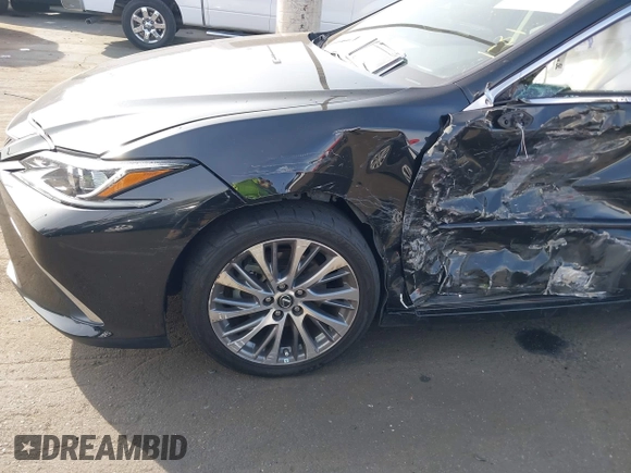 2021 Lexus ES with VIN 58ADZ1B11MU085680, listed as a IAAI auction lot 41447914 with 29,852 mi miles. Bid and sale history available at carsss.com. Image 6.