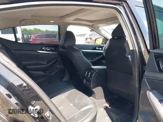 2020 Nissan Maxima SL with VIN 1N4AA6DV5LC366300, listed as a IAAI auction lot 42220939 with 16,858 mi miles and . Bid and sale history available at DreamBid. Image 8.