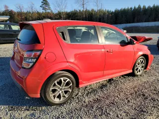 2018 Chevrolet Sonic LT z VIN 1G1JD6SB5J4118848, wystawiony jako Copart lot #83615174 z przebiegiem 17 483 mil mil oraz Szkoda całkowita • Salvage title. Historia ofert i sprzedaży dostępna na DreamBid. Obrazek 3.