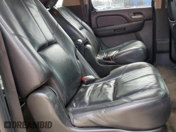 2010 GMC Yukon XL z VIN 1GKUKKE36AR250029, wystawiony jako Copart lot #47379225 z przebiegiem 261 631 mil mil oraz Szkoda całkowita • Salvage title. Historia ofert i sprzedaży dostępna na DreamBid. Obrazek 11.