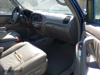 2006 Toyota Sequoia Limited with VIN 5TDBT48AX6S268046, listed as a IAAI auction lot 41880111 with 312,707 mi miles. Bid and sale history available at carsss.com. Image 5.