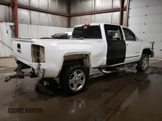 2015 GMC Sierra 2500HD SLT z VIN 1GT12ZE80FF600704, wystawiony jako Copart lot #46069905 z przebiegiem 256 330 mil mil oraz Szkoda całkowita • Salvage title. Historia ofert i sprzedaży dostępna na DreamBid. Obrazek 3.