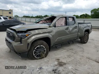 2024 Toyota Tacoma SR5 z VIN 3TYLB5JN1RT048880, wystawiony jako Copart lot #54959825 z przebiegiem 8 058 mil mil oraz Szkoda całkowita • Salvage title. Historia ofert i sprzedaży dostępna na DreamBid. Obrazek 1.