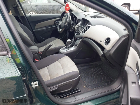2014 Chevrolet Cruze LS with VIN 1G1PA5SG8E7472568, listed as a IAAI auction lot 41981013 with 174,201 mi miles. Bid and sale history available at carsss.com. Image 5.