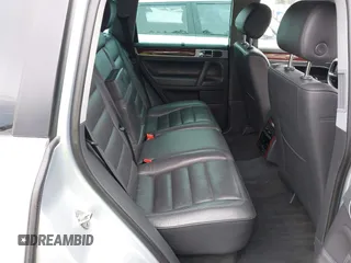2006 Volkswagen Touareg 4.2L V8 z VIN WVGZM77L06D043948, wystawiony jako IAAI lot #41839431 z przebiegiem 207 496 mil mil oraz . Historia ofert i sprzedaży dostępna na DreamBid. Obrazek 8.