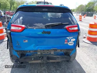 2017 Jeep Cherokee Altitude with VIN 1C4PJLAS7HW663071, listed as a IAAI auction lot 42186905 with 203,296 mi miles and . Bid and sale history available at DreamBid. Image 16.