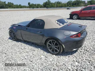 2020 Mazda MX-5 Miata Grand Touring z VIN JM1NDAD77L0414873, wystawiony jako Copart lot #54767785 z przebiegiem 47 579 mil mil oraz Szkody całkowita. Historia ofert i sprzedaży dostępna na DreamBid. Obrazek 2.