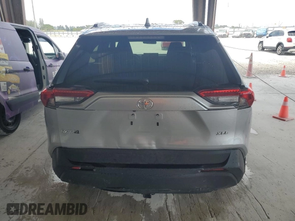 2022 Toyota RAV4 XLE with VIN 2T3W1RFV7NW233780, listed as a Copart auction lot 55099615 with 28,819 mi miles and Non repairable. Bid and sale history available at DreamBid. Image 6.