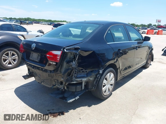 2013 Volkswagen Jetta SE z VIN 3VWDX7AJ8DM256805, wystawiony jako IAAI lot #42457900 z przebiegiem 236 442 mil mil oraz . Historia ofert i sprzedaży dostępna na DreamBid. Obrazek 4.