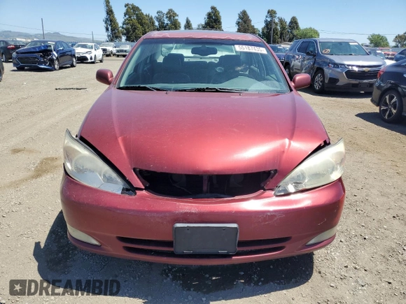 2003 Toyota Camry LE z VIN 4T1BF30K23U056007, wystawiony jako Copart lot #55187435 z przebiegiem 233 976 mil mil oraz Czysty tytuł • Clean title. Historia ofert i sprzedaży dostępna na DreamBid. Obrazek 5.
