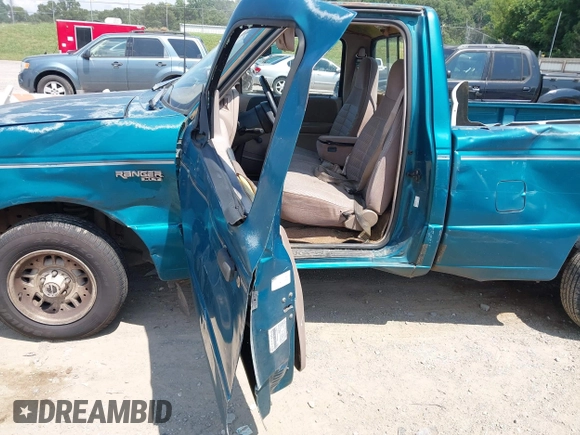 1994 Ford Ranger Splash z VIN 1FTCR10A2RUD04809, wystawiony jako IAAI lot #42685685 z przebiegiem 215 658 mil mil oraz . Historia ofert i sprzedaży dostępna na DreamBid. Obrazek 6.