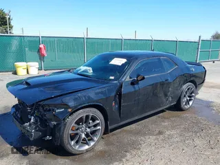 2022 Dodge Challenger R/T Scat Pack z VIN 2C3CDZFJ4NH256848, wystawiony jako IAAI lot #41850081 z przebiegiem 23 537 mil mil oraz . Historia ofert i sprzedaży dostępna na DreamBid. Obrazek 2.