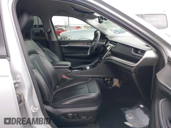 2023 Jeep Grand Cherokee Limited z VIN 1C4RJKBG3P8832504, wystawiony jako IAAI lot #42088057 z przebiegiem 24 674 mil mil oraz . Historia ofert i sprzedaży dostępna na DreamBid. Obrazek 5.