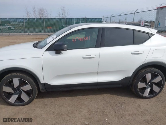 2023 Volvo C40 Recharge Pure Electric Ultimate with VIN YV4ED3GM1P2056366, listed as a IAAI auction lot 41748881 with 18,462 mi miles. Bid and sale history available at carsss.com. Image 14.