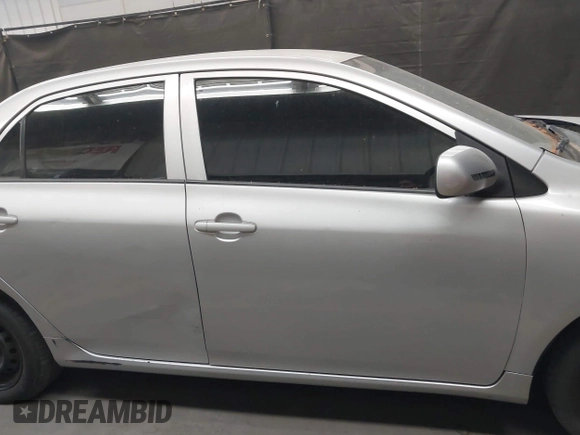 2010 Toyota Corolla z VIN 1NXBU4EE6AZ290694, wystawiony jako IAAI lot #42288917 z przebiegiem Nie podano mil oraz . Historia ofert i sprzedaży dostępna na DreamBid. Obrazek 13.