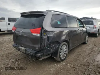 2013 Toyota Sienna XLE z VIN 5TDDK3DC1DS050345, wystawiony jako Copart lot #49737225 z przebiegiem 125 247 mil mil oraz Szkoda całkowita • Salvage title. Historia ofert i sprzedaży dostępna na DreamBid. Obrazek 3.