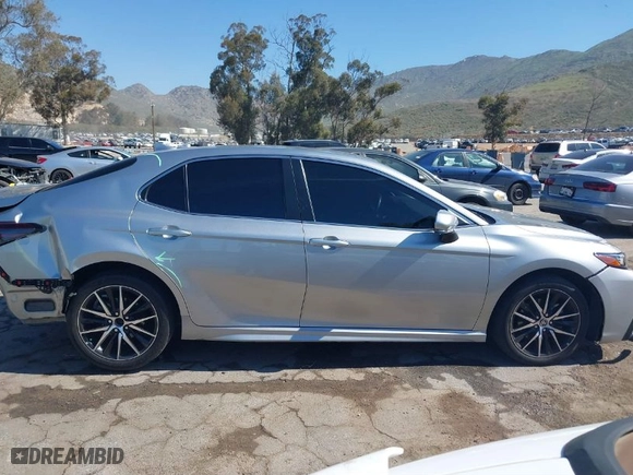 2022 Toyota Camry SE with VIN 4T1G11AK1NU684117, listed as a IAAI auction lot 41881276 with 27,774 mi miles. Bid and sale history available at carsss.com. Image 13.