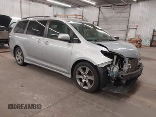 2015 Toyota Sienna SE with VIN 5TDXK3DC9FS527667, listed as a IAAI auction lot 41977729 with 230,933 mi miles and . Bid and sale history available at carsss.com. Image 1.
