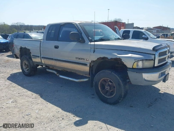 1998 Dodge Ram 1500 with VIN 3B7HF13Z2WG139147, listed as a IAAI auction lot 41874837 with 206,292 mi miles. Bid and sale history available at carsss.com. Image 1.