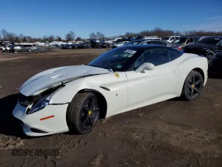 2016 Ferrari California T z VIN ZFF77XJA2G0213103, wystawiony jako Copart lot #43268564 z przebiegiem 12 200 mil mil oraz Szkody całkowita. Historia ofert i sprzedaży dostępna na DreamBid. Obrazek 1.
